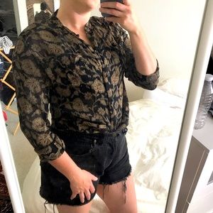 Beautiful vintage gold & black floral long sleeve.